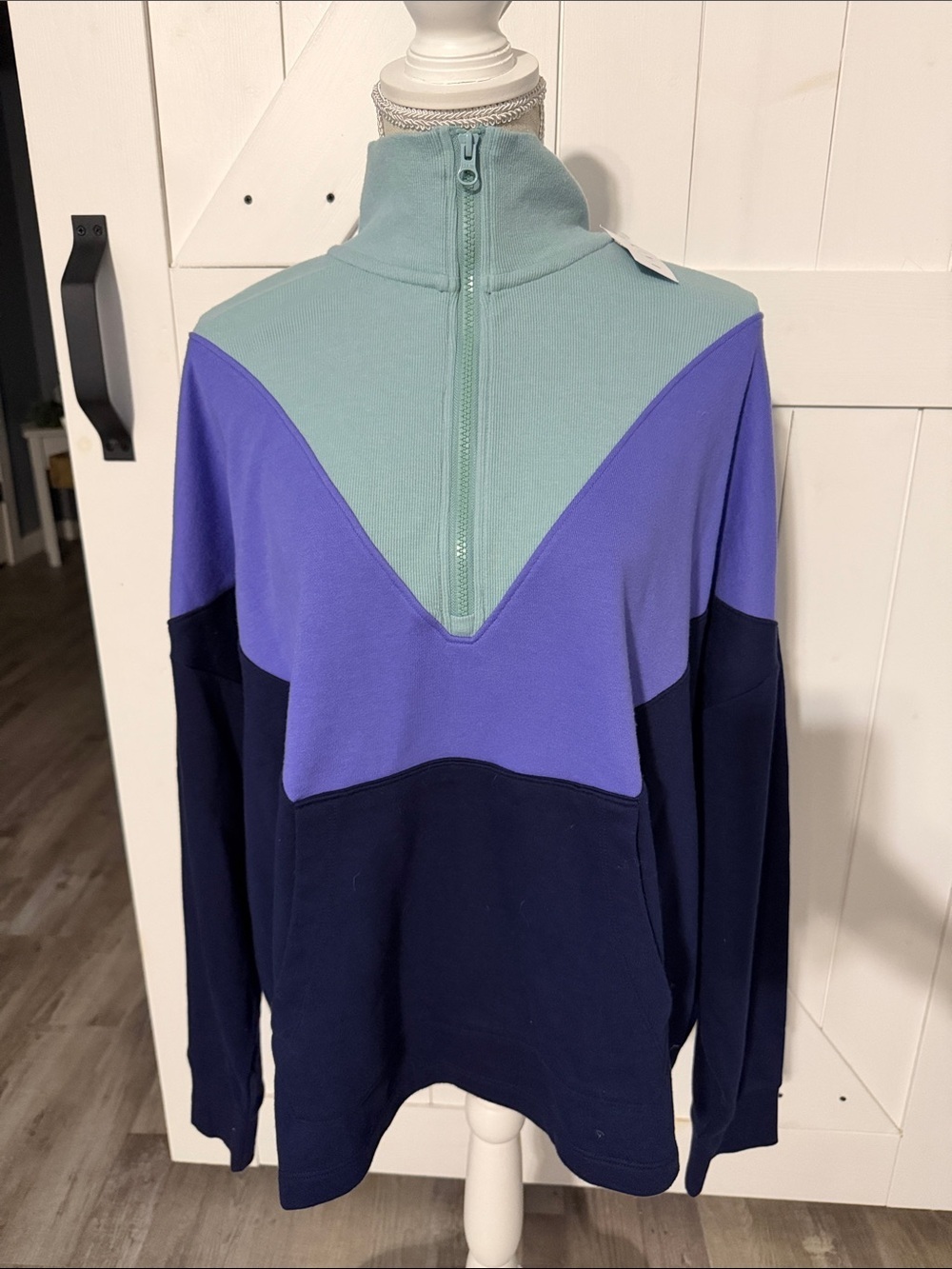 NWT Women’s Livi by Lane Bryant pullover